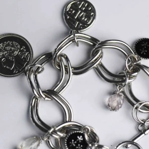  - SÅ SÅ SÅ SNYGG, detalj! Älskar detta armband- i riktigt bra skick, alla delar sitter. 