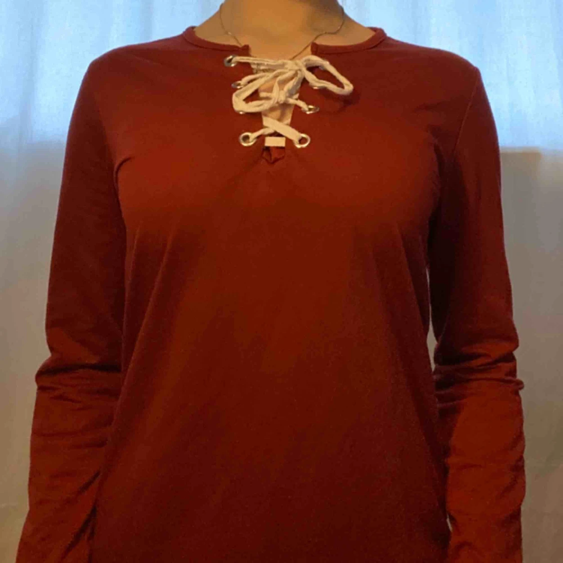 Tröja med snörning 