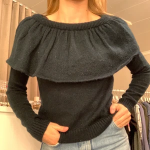 Blus  - Supergullig och varm blus från NAKD, stickat material (sticks inte). Stretchigt material så passar 36 och 38 också                     Köparen står för frakten❣️                                                                 Priset går att diskutera vid snabb affär😊