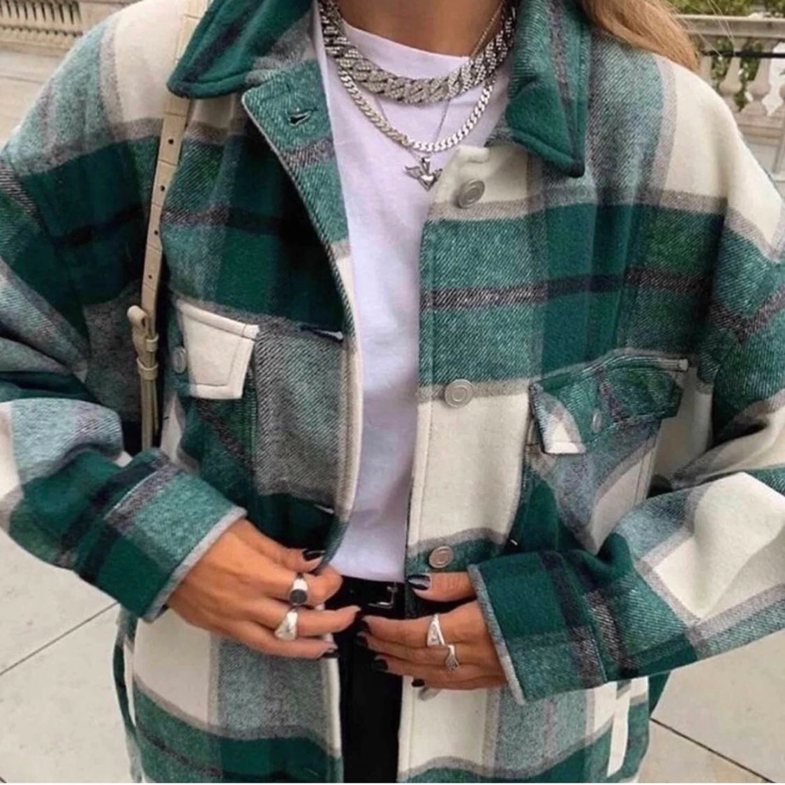 Säljer denna snygga slutsålda jackan från zara! 