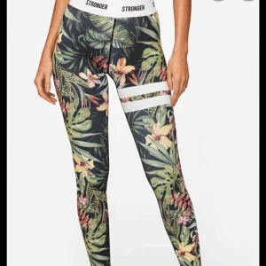 Stinger tights stolek Xs  - Jätte sköna träningsbyxor från Stonger i stolek Xs. Knappt använda pga dom är för små för mig. Pris kan diskuteras (säljes för 200) om man köper direkt)