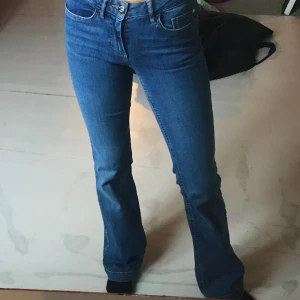 Lågmidjade jeans - Säljer nu dessa lågmidjade jeans från Cubus, det är lite bootcut på dom💕 75kr+ frakt💕