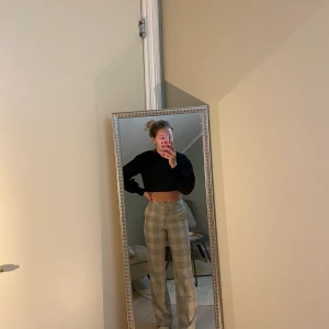 Raka kostymbyxor  - Skit snygga kostymbyxor från hm!!💕💕passar mig som är 165, dock små i midjan✨ 