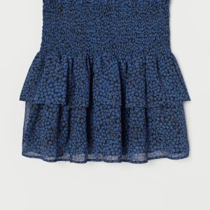 Kjol - Säljer detta sjuk snygga kjolen! Jag säljer för att stoleken inte passar. 🥰 Buda i kmt + köparen står för frakten