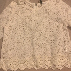 Hm - En tröja med mönster som sagt man kan se igenom ha bara på ett linne under funkar så bra 😌Skriv för bilder på 😘