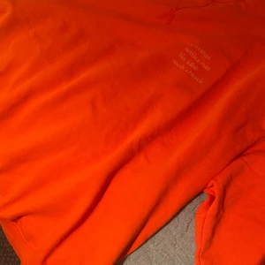 Ginatricot sweatshirt💕 - Maja Nilsson Lindelöf’s kollektion, använd 1 gång💕 STORLEK S, men stor i storleken!!