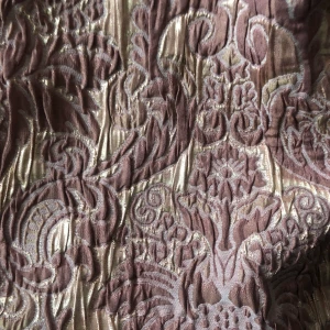 Mönstrad klänning  - Mönstrad klänning, funkar bra höst och vinter då materialet är lite tjockare. Storlek XS (34), användes en enda gång 💗