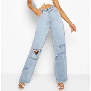 Boohoo jeans - Trendiga jeans från Boohoo i storlek 36. Säljer pga att de är lite för stora, skriv till mig privat eller buda nedan om du är intresserad. Köparen står för frakten💕