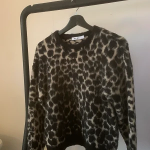 leopardtröja nakd - jättefin leopardtröja från nakd, fint skick!  🐆 💙