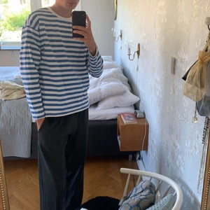 Tröja - Långärmad t-shirt från weekday i tungt o skönt material! Bra skick