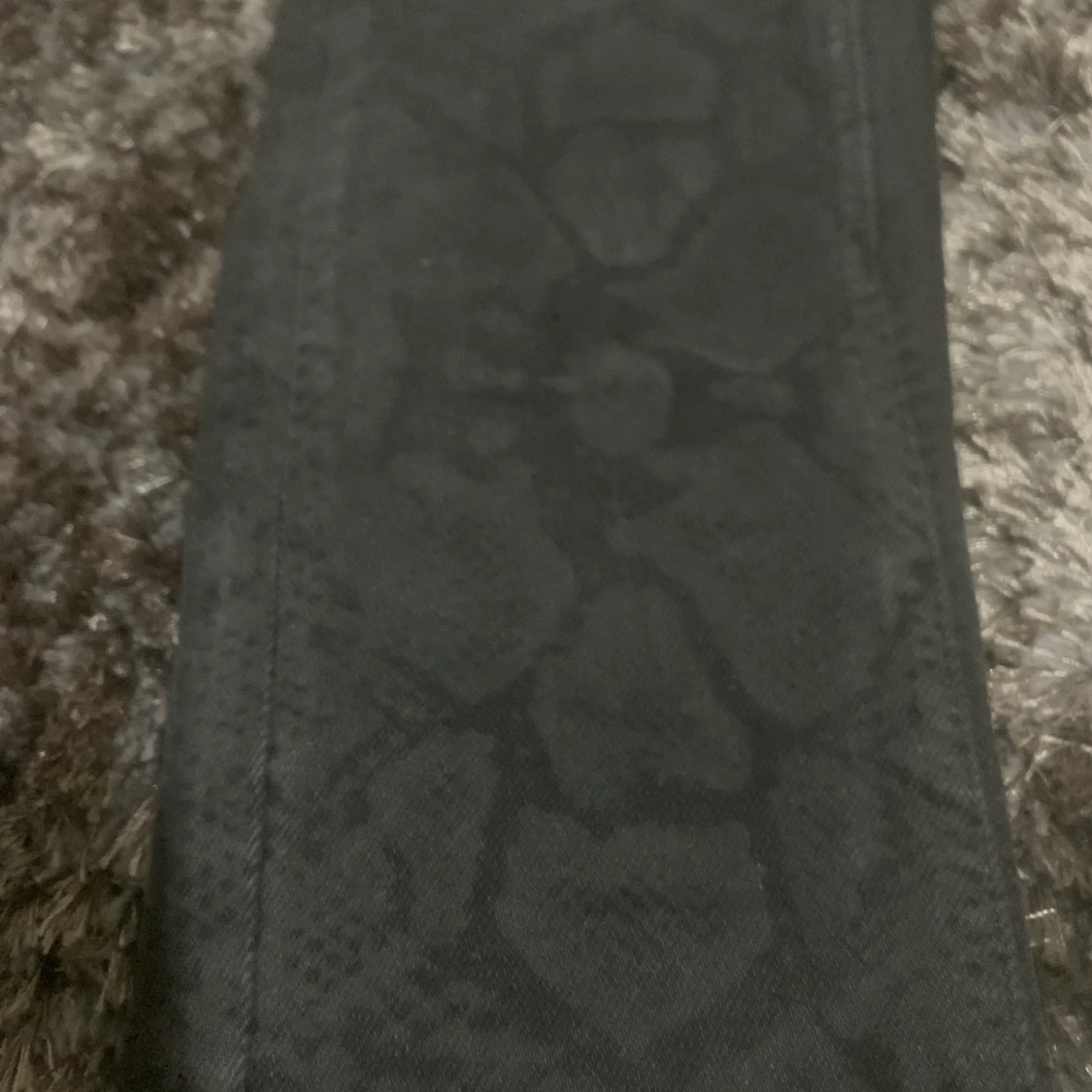 Jättefina ormskinnsbyxor!  - 90