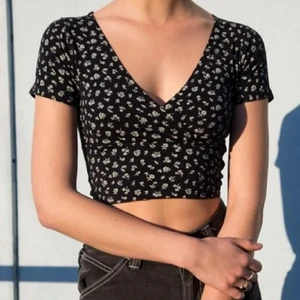 Crop top - Wrap top från brandy melville som ny :)