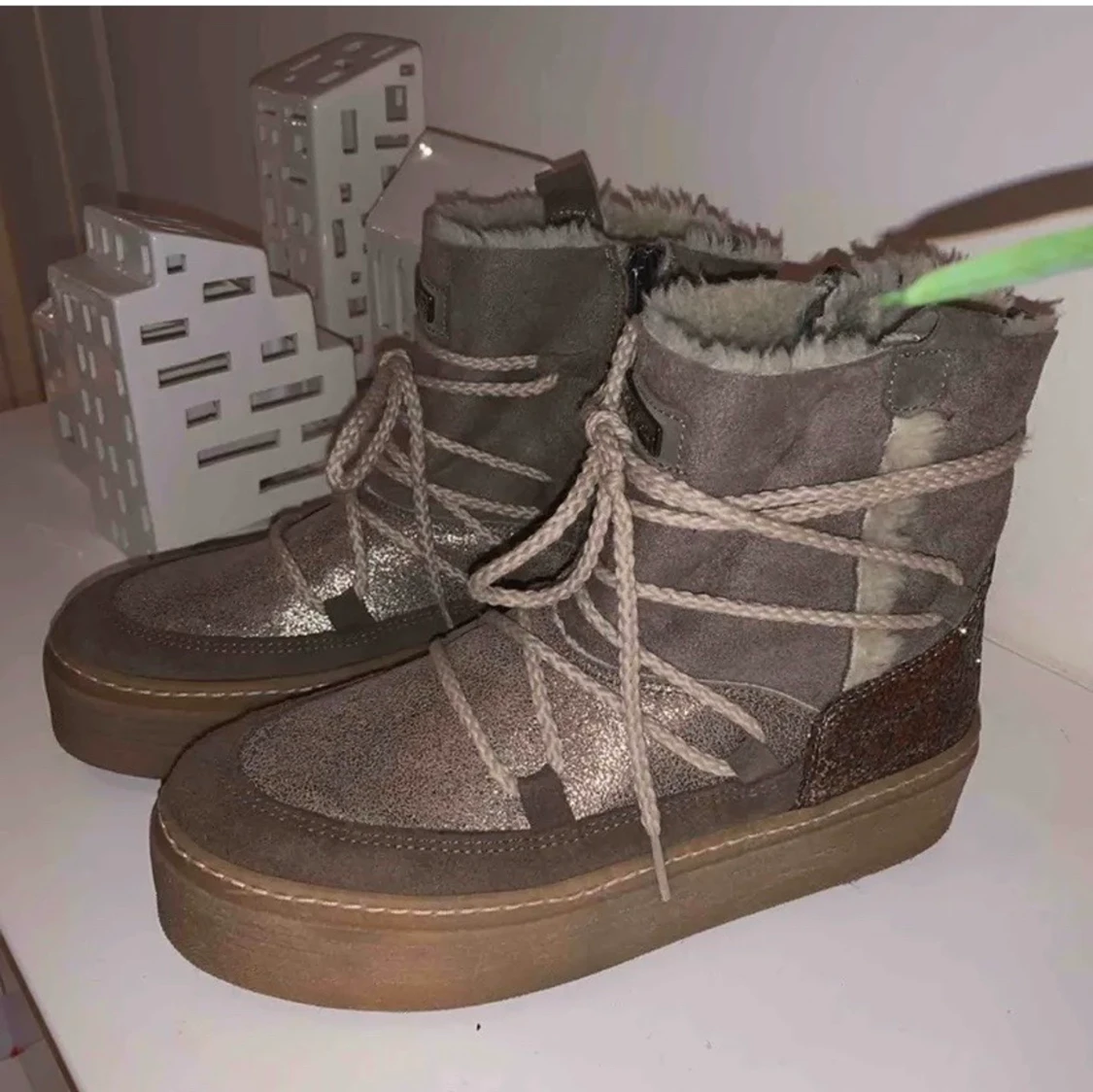 Höst/vinter skor från Guess  - 90