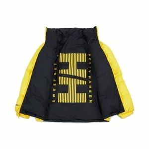 Sweet sktbs jacka Helly Hansen  - Så unik och snygg jacka från sweet skbts kollektionen som inte går att få tag på längre. Vändbar så ena sidan är mörkblå och andra gul. Säljs då den inte kommer till användning. Unisex och storlek L som sitter snyggt overzised. 