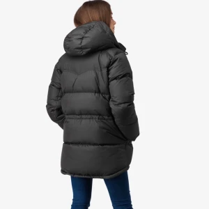 Svart boomerang jacka - Har en svart boomerang jacka i storlek XS som knappt är använd då den är lite för liten för mig. Undrar därför om någon vill byta mot en likadan i storlek S. (Som också är i lika bra skick) eller säljer den vid bra bud så buda gärna🥰🥰 hör av er vid intresse