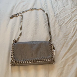 Kedje väska - Köpt på scorett, och sällan använt så bra skick:) 