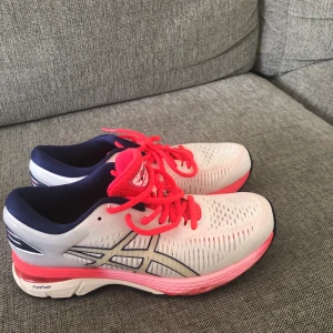 Asics gel kayano 25 - Använda 1 gång, väldigt fint skick