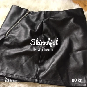   - Jättefin kjol från h&m som aldrig kommer till användning. Kan även fraktas, storlek m🤍