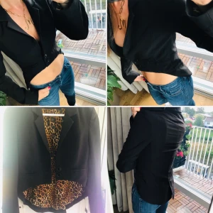 HM/Divided djurmönstrade kavaj storlek 34 - Fin och sexig kavaj från HM. 