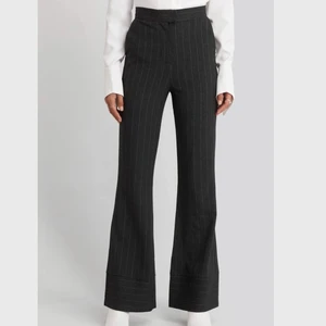 Kritstrecksrandiga byxor HossXNakd - Underbara byxor, lite små för mig så aldrig använda 💔 🤥 stretchiga dock! 