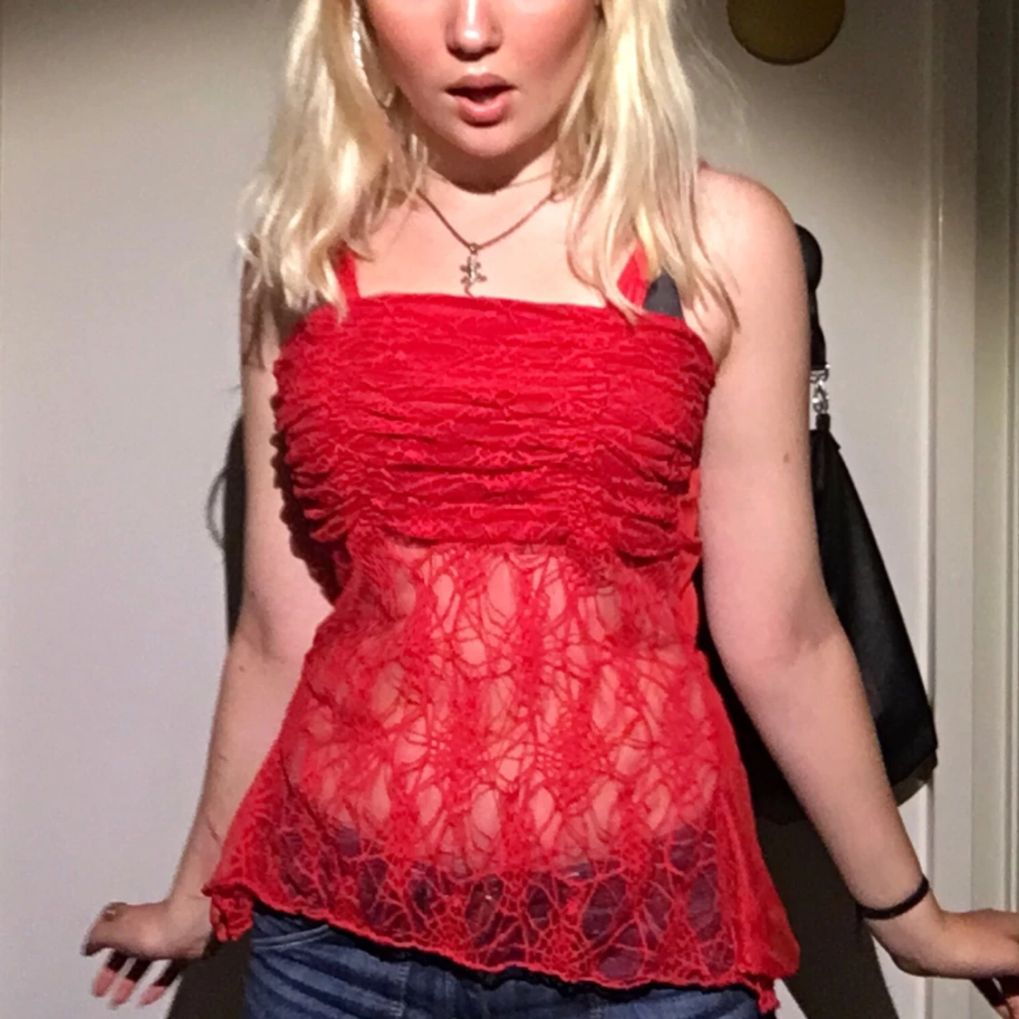 Rött messa linne med spindelnätsmönster♥️