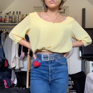 Gul tröja  - ✌️✌️