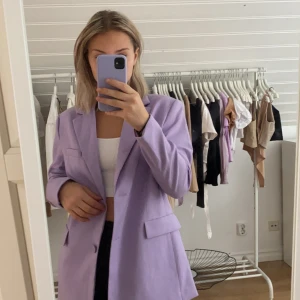 Over size kavaj - En over size kavaj från hm. Kommit till användning en gång. Storlek S✨ 