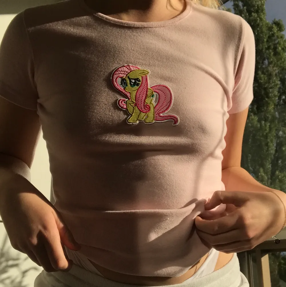 Skön o supersöt rosa T-shirt med Fluttershy på🥺🥺 frakt 22kr💓. T-shirts.