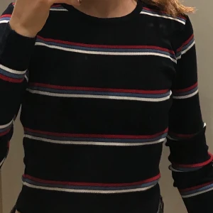 Tröja! - Väldigt fin magtröja ifrån brandy Melville! Köpt utomlands 2019. Affären finns inte längre i Sverige. Använd fåtal gånger och är i nyskick.