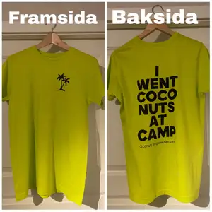 T-shirt från Coconut Camp, mycket fint skick. Finns i Västerås, annars står köparen för frakt.