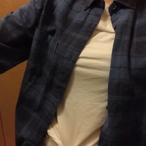 Skjorta från carlings i nyskick  - Skjorta från carlings, i bra skick använd endast 1 gång, storlek S , nypris 499