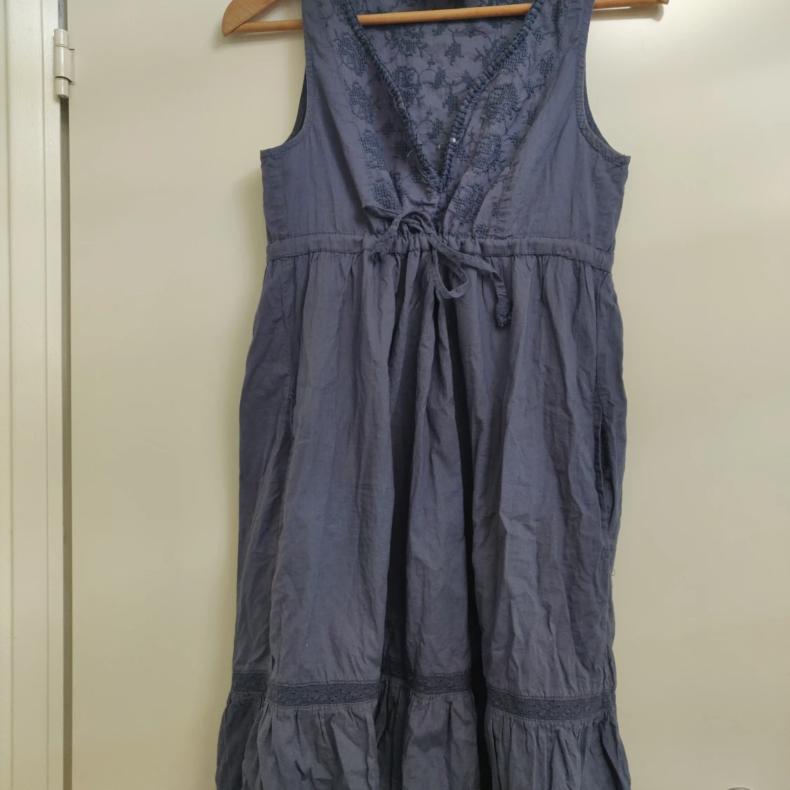 Gullig klänning  - 90