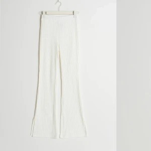 Byxor - Säljer de här för att de aldrig kommer till användning. Endast testade en gång, aldrig använda! Storlek Xxs passar mej som vanligtvis har Xs/s (32,34,36). 200kr inklusive frakt!