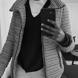 JACKA🚷 - SUPER SNYGG JACKA TILL HÖSTEN! Använder aldrig, köpt december 2019! Köpare står för frakt🤍