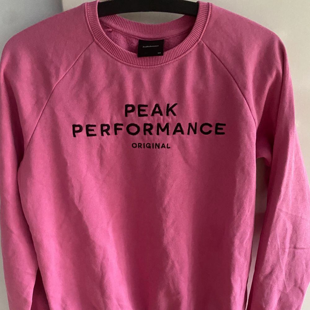 Rosa peak tröja - Peak Performance | Plick Second Hand