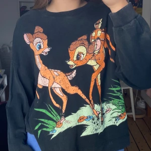 Tröja - Jag säljer en tröja från zara! Köpt förra året och använd max 1 gång! Jag är 175 cm! Frakt tillkommer 63kr!