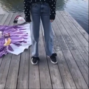 JEANS FRÅN ZARA - SOM LIGGER ÖVER SKON STL 32 slutsålda!!!💖