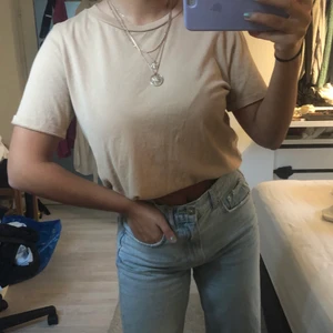 Beige oversized t-shirt  - Beige oversized t-shirt från Gina tricot i storlek S, köpare står för frakt.