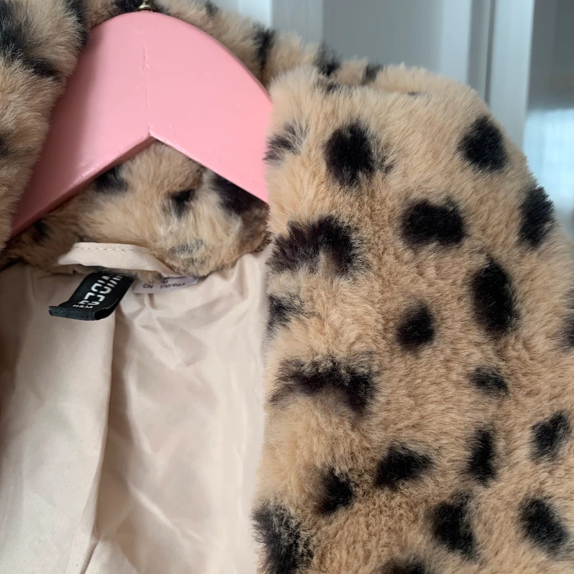 Jacka i leopard fake fur