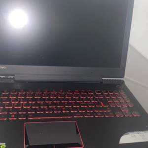 Hej jag säljer min gaming laptop med datorväska som har   1060 6gb I5 7400  Ram 8 Skärmen har 108 pixlar och den har 144hzleovis