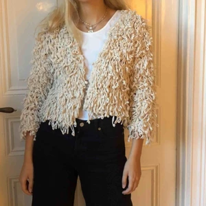  - Superfin ljusbeige/gräddvit kofta från zara. Använts bara några enstaka gånger så är som nyskick. 