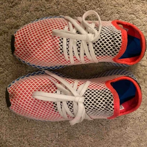  - adidas Originals deerupt runner j. Storlek 43. Cond 9,5/10. Priset kan diskuteras 