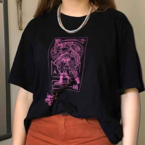  - Cool tröja med rosa tryck, riktigt snyggt basplagg att ha i garderoben helt enkelt! 