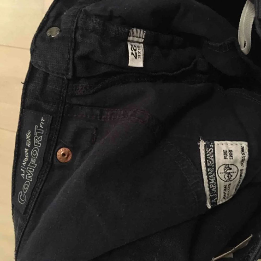 Armani jeans strl 27, svarta.  Skickas med postnord (60kr) eller hämtas i Sthlm. . Jeans & Byxor.
