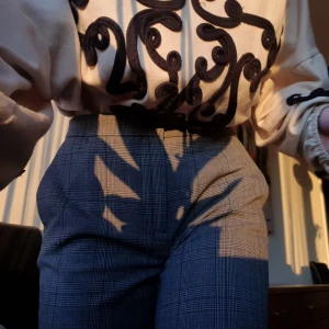 Kostymbyxor - Säljer mina älskade kostymbyxor då de tyvärr blivit lite för stora :((( skriv för fler bilder!💞💞 FRI FRAKT!!