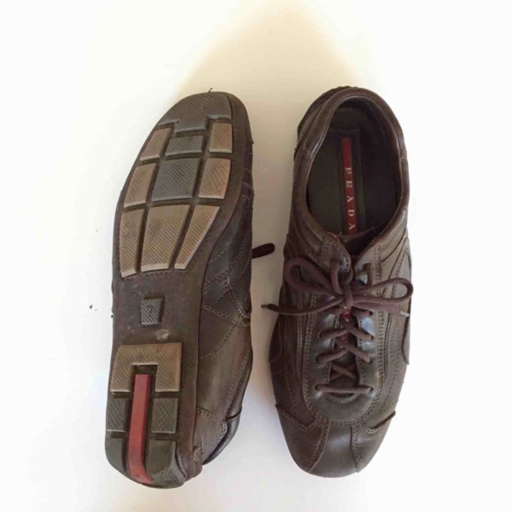 Vintage Prada Sport skor i läder.. Skor.