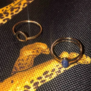  - Två super snygga ringar! Olika pris varav den till höger kommer från &other stories och den till vänster kommer från h&m. Båda i super fint skick! Få båda för 45 💍💍