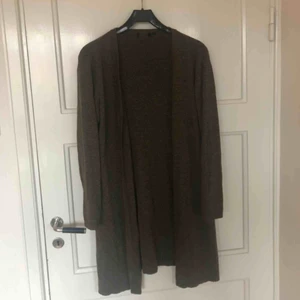  - Brun lång kofta   Upphämtning i Skanstull alternativt frakt på 63kr 