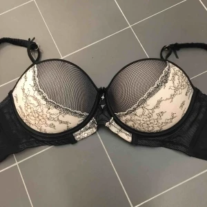  - Supersnygg pushup bh ✨ Nästan oanvänd pga för stor. Märke: Secret possessions 
