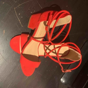  - Storlek 37, använd två gånger. I bra sick.